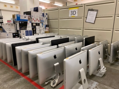 Mac computers at the ETS Service Center
