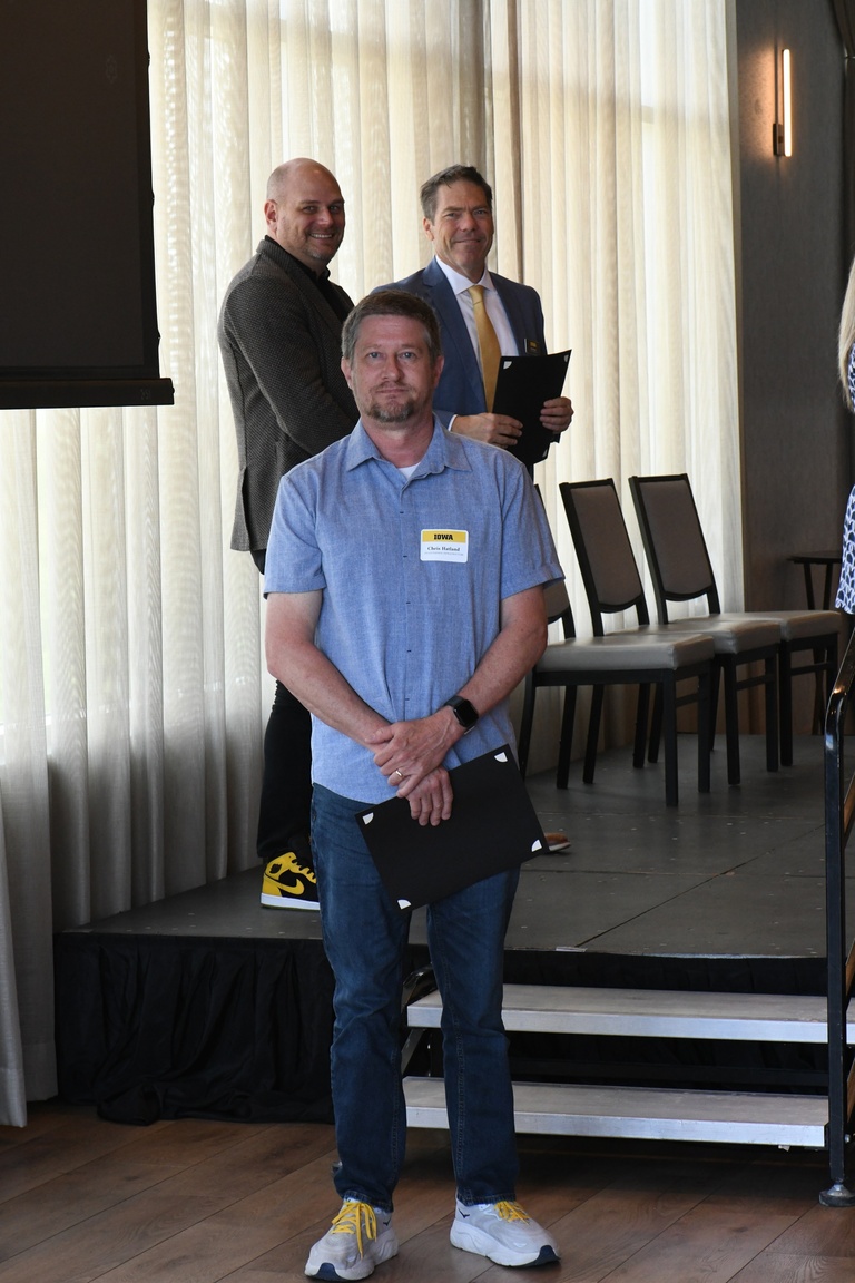 Chris Hatland, network operations team lead in ITS Enterprise Infrastructure, receives the IT Leadership Transformational Achievement Award.